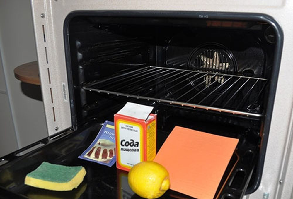 Как избавиться от запаха в духовке быстро и без особых затрат