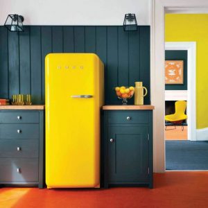 Холодильник стоит рядом с плитой — изоляция своими руками