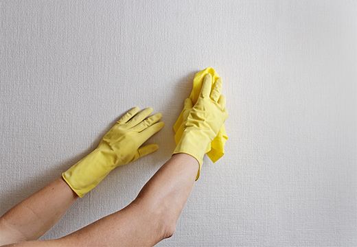 Как почистить обои от грязи в домашних условиях: обзор средств