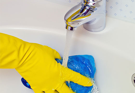 Как убрать известковый налет в ванной: обзор средств