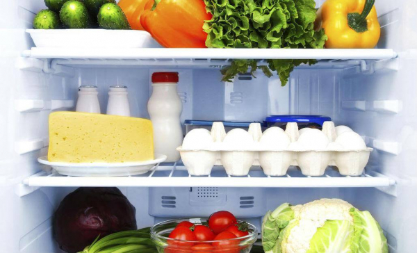 Почему скоропортящиеся продукты нужно хранить в холодильнике