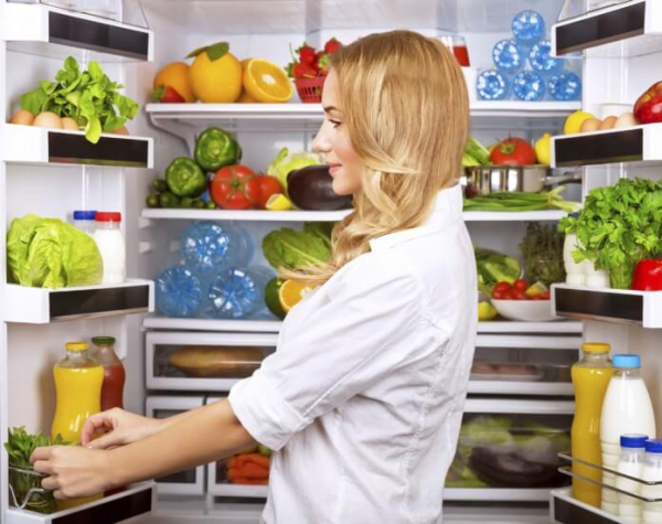 Почему запрещается ставить горячее в холодильник — все ответы!