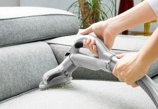 Как почистить диван от пятен без разводов: обзор средств
