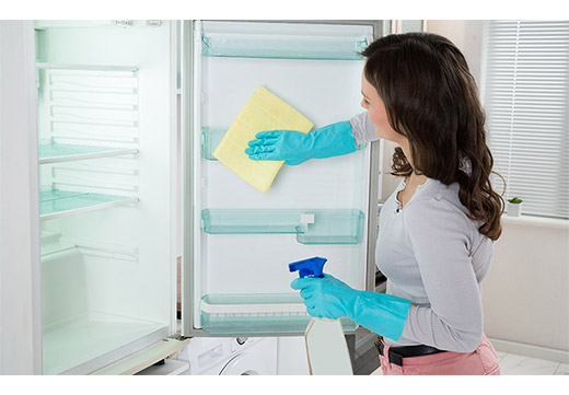 Как убрать запах в морозильной камере: обзор эффективных методов