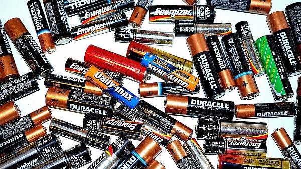 Можно ли вернуть батарейки обратно в магазин: если не вскрыта упаковка, закон, в каких случаях без чека, сроки по правилам