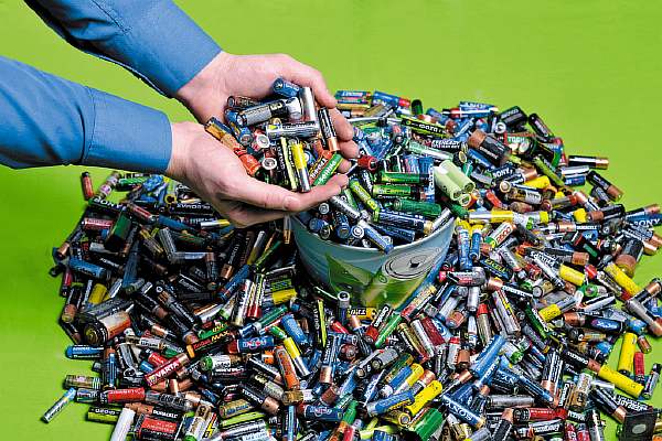 Можно ли вернуть батарейки обратно в магазин: если не вскрыта упаковка, закон, в каких случаях без чека, сроки по правилам