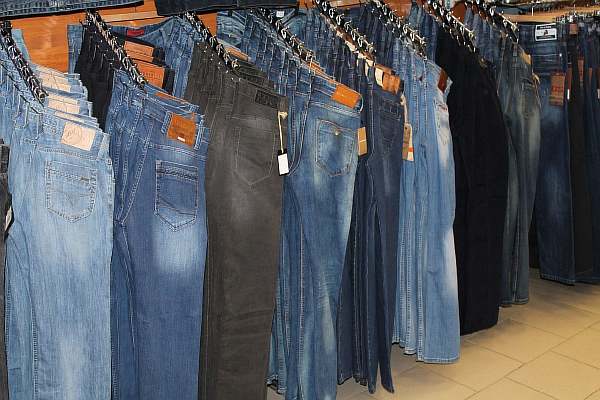 Можно ли вернуть джинсы в магазин: как сдать без чека и бирок, если они не подошли, в течение 14 дней по закону