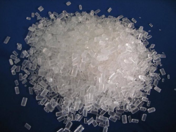 Что такое кристаллическая сода: формула соединения, отличие от пищевой, способы получения, техника безопасности, применение