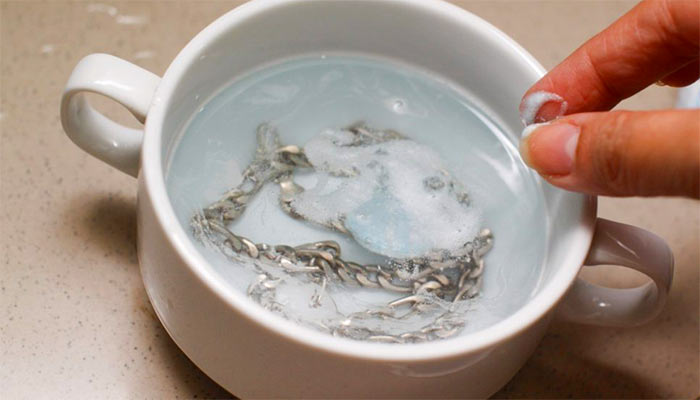 Как содой чистить серебро: с зубной пастой, с уксусом, с нашатырным спиртом, с перекисью водорода, эффективные способы, проверенные рецепты